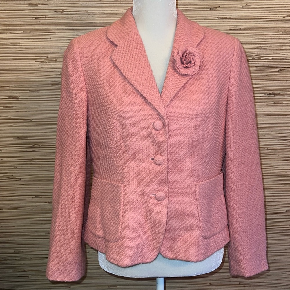 Charter club pink nubby line blazer 8P with rose on lapel